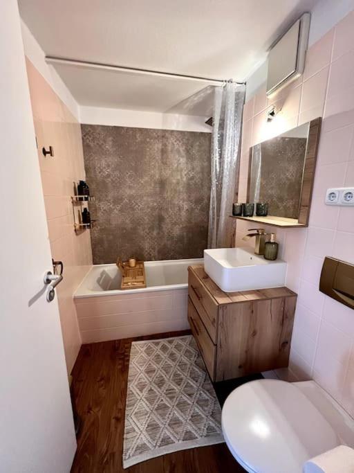 Bali Home Stylische Wohnung Mit Terrasse Schönefeld Dış mekan fotoğraf